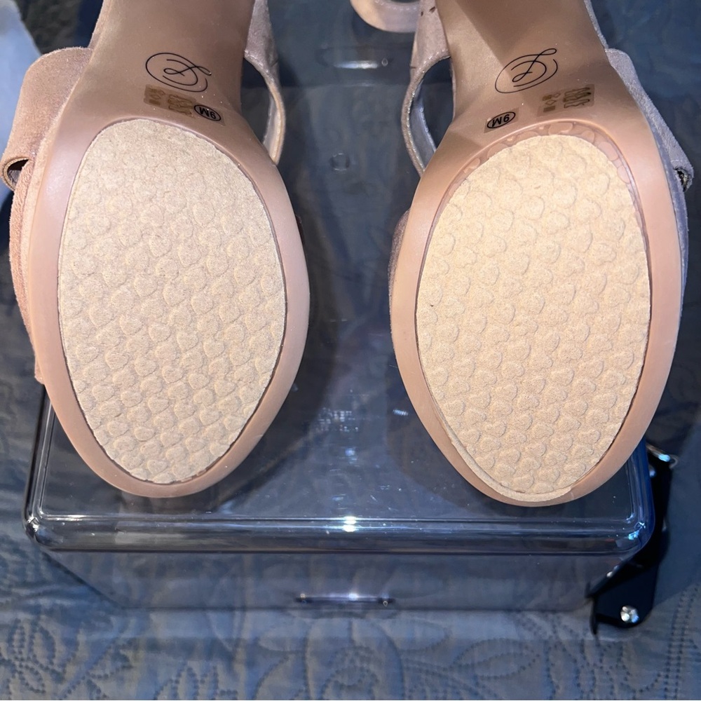 Chinese Laundry Women's Blush Heels size 9.5 strap closure, slip resist soles - Picture 5 of 8